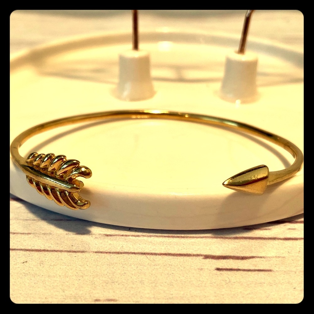 Stella & Dot Gilded Arrow Gold Bangle